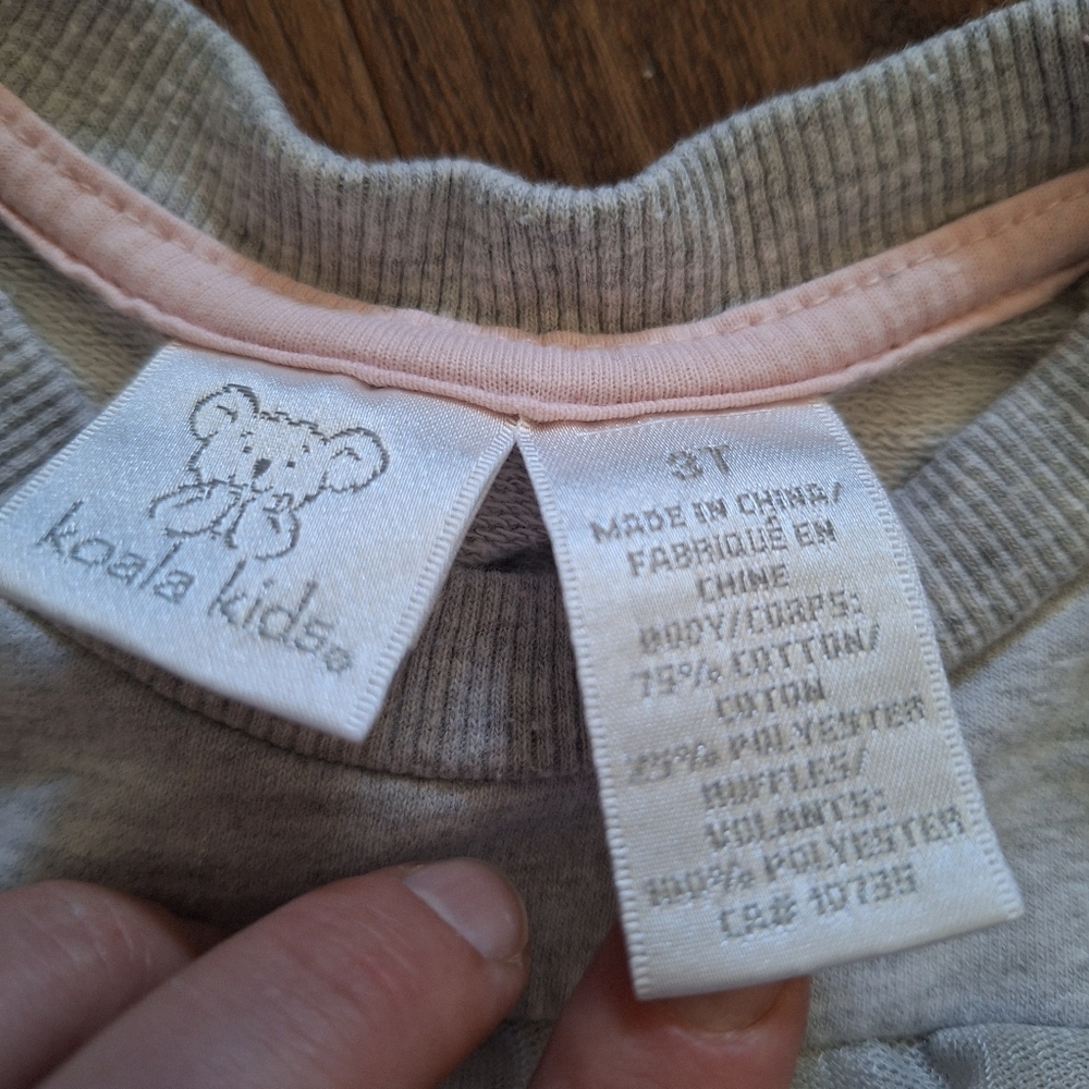 5/$20 Koala Kids Gray Geometric Patterned Sweatshirt 3T - Picture 2 of 3